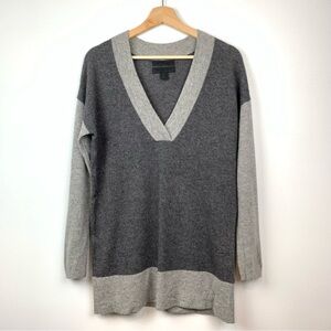 Cashmere V-Neck Colorblock Gray Sweater